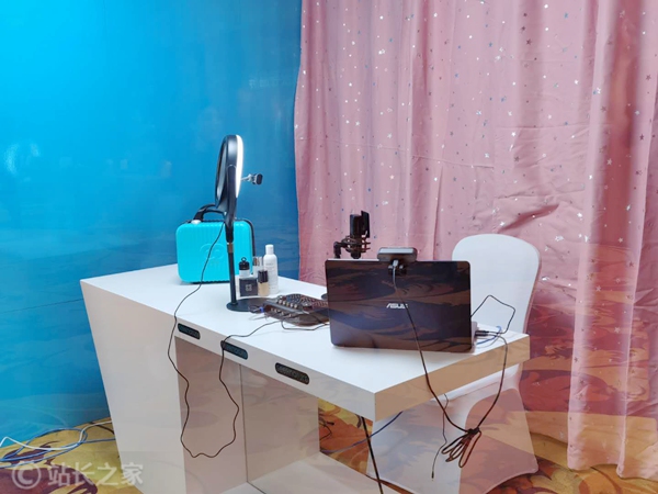 直播间1 (图片版权所属:站长之家) 直播间1