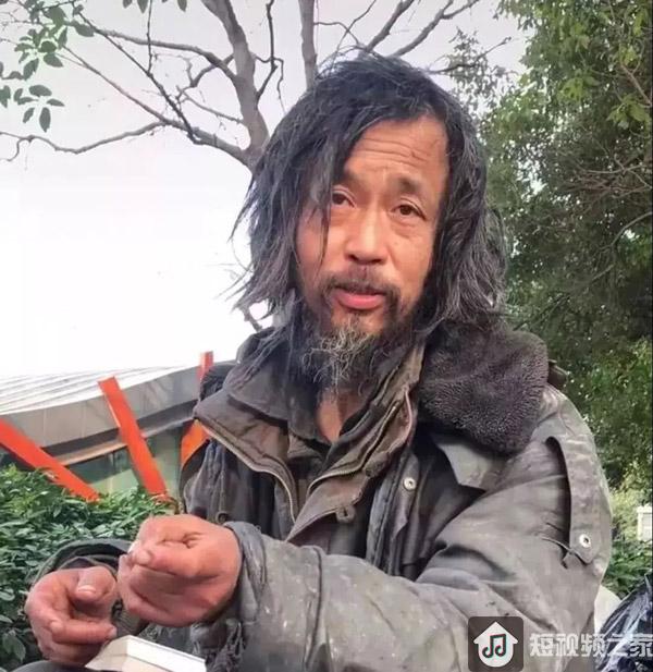 抖音沈大师怎么火的？为何终日与垃圾为伴？