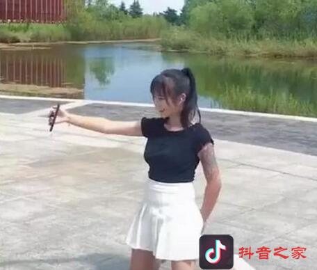 抖音里的“网红坐”，你男友受的了吗？