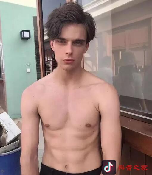 抖音网红老外骗钱又骗炮，为何还是很多国人投怀送炮？