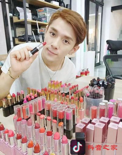 抖音上最火的男人，1400多万女人每天等他更新！